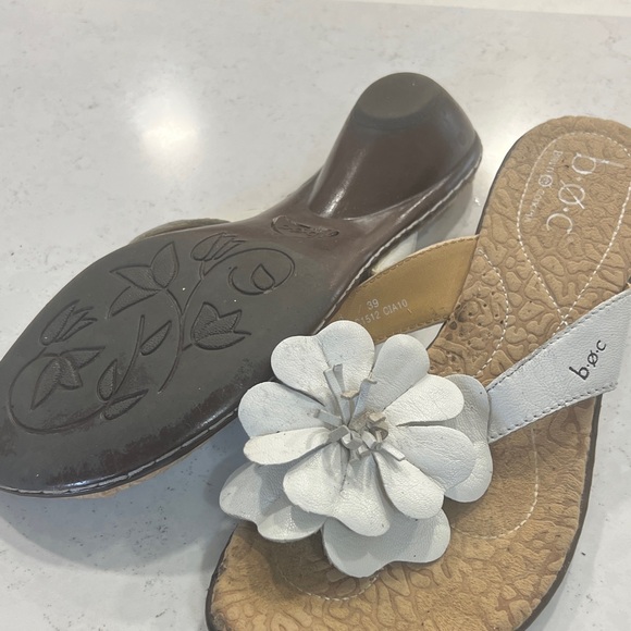 b.o.c. White and Tan Floral Sandals - Picture 4 of 9
